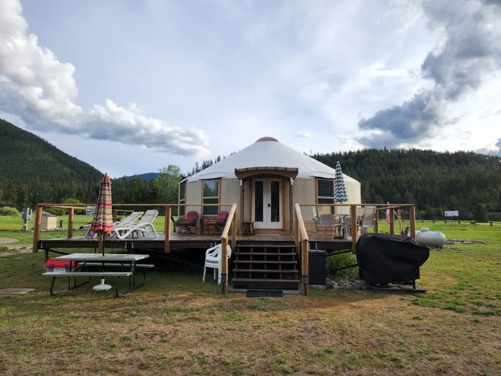 yurt lodging near missoula