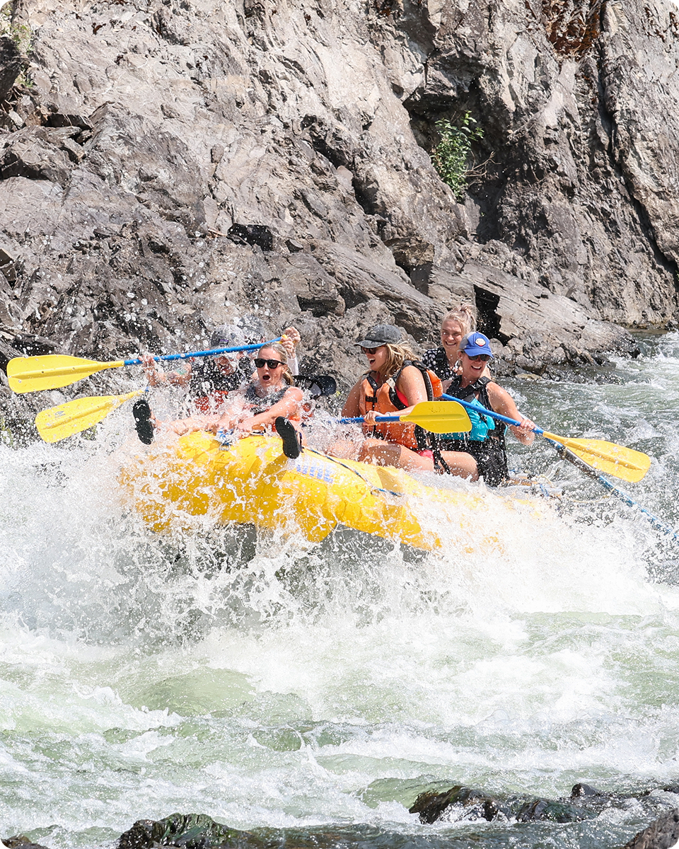 boat hitting rapid while missoula rafting